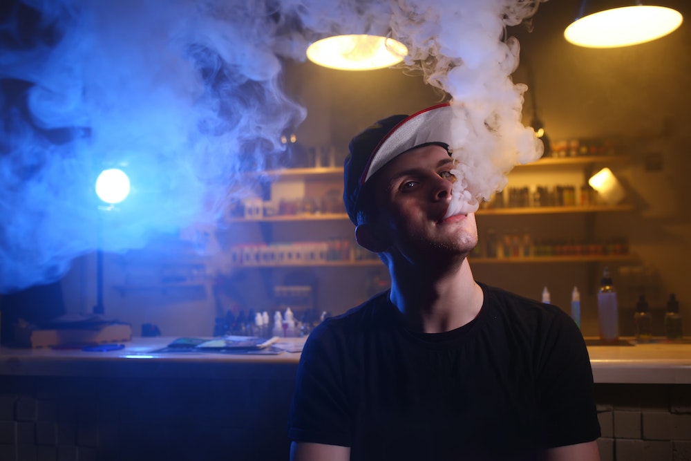 Ouvrir son magasin de cigarettes électroniques : Guide complet pour les entrepreneurs audacieux